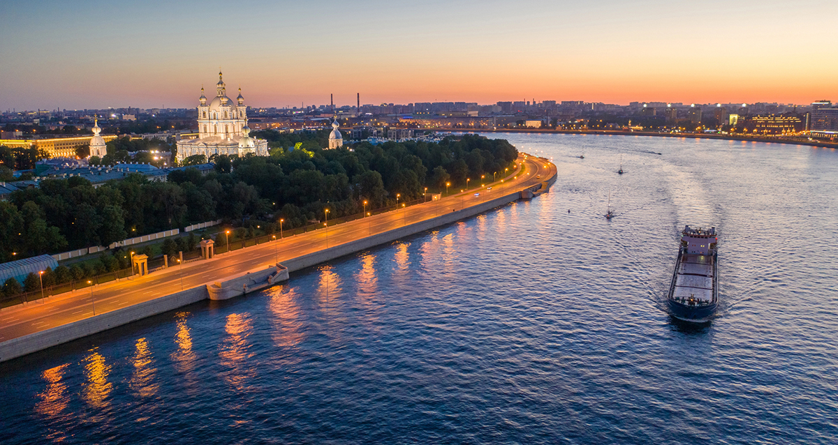 романтическая прогулка на теплоходе в СПб