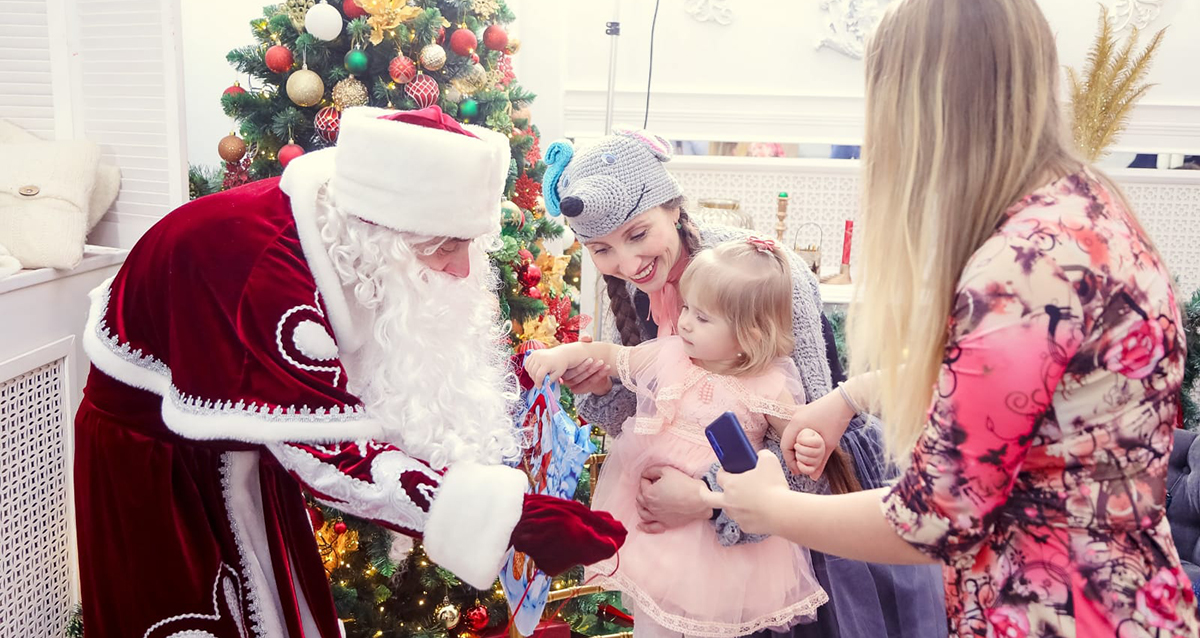 новогодние елки в театре Малышок