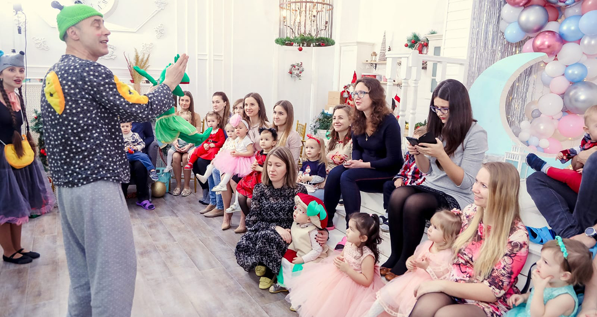 новогодние елки в театре Малышок