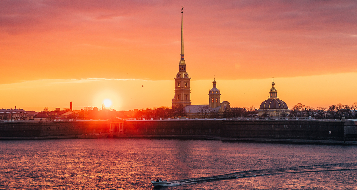 вечерняя прогулка под звуки саксофона