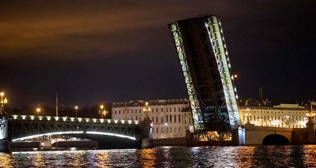 ночь разводных мостов на теплоходе