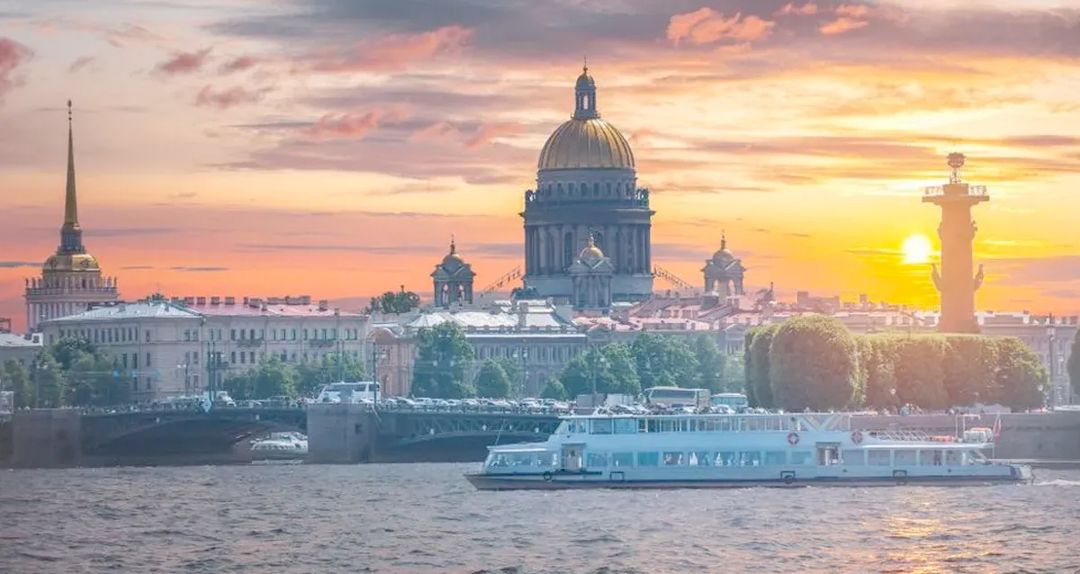 речные прогулки в Санкт-Петербурге