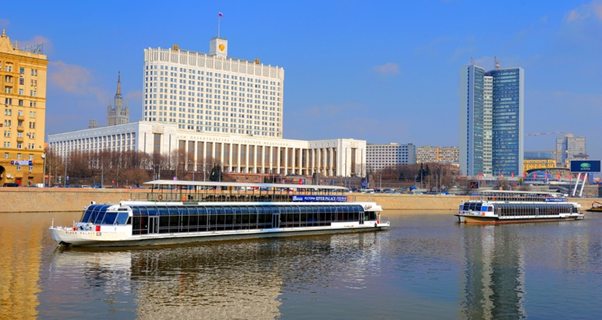 прогулку по Москве-реке на теплоходе