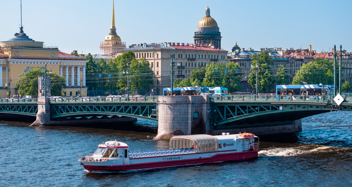 экскурсию по Неве до Литейного моста на теплоходе Столичный