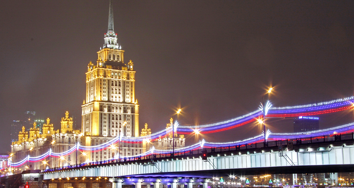 вечерняя прогулка с дискотекой по Москва-реке на теплоходе
