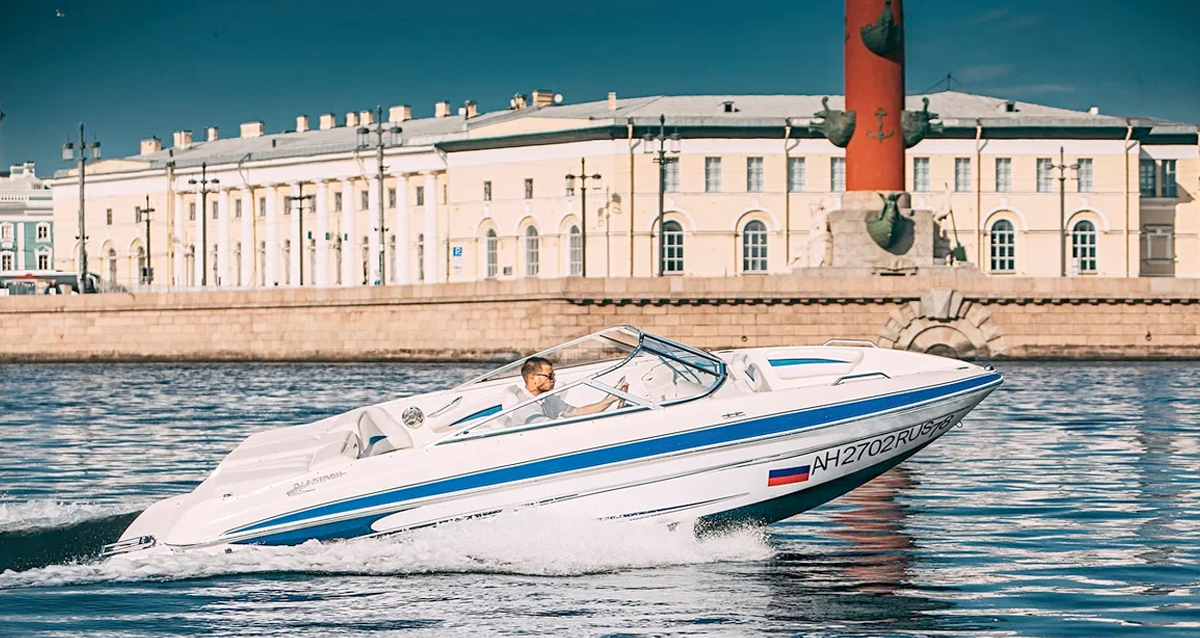 катание на катере Спб