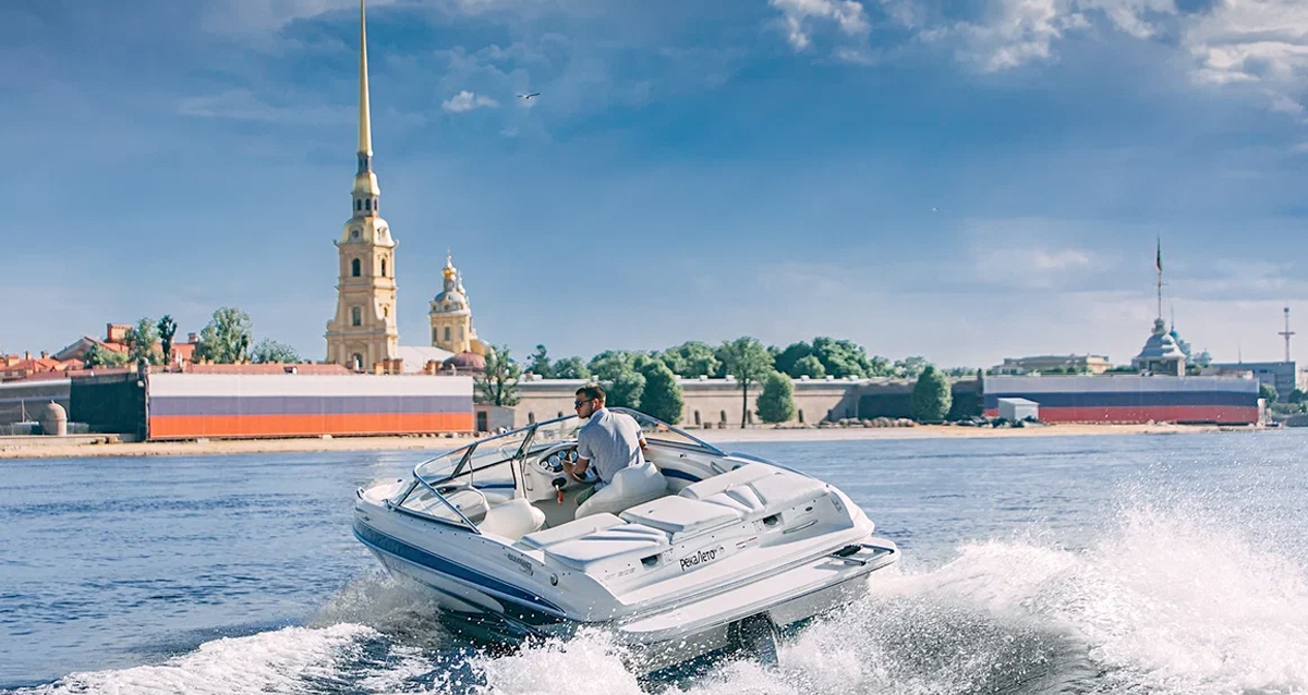 катание на катере Спб