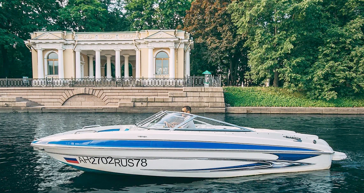 катание на катере Спб