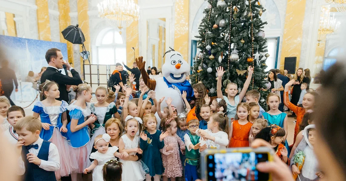 елка в Константиновском дворце