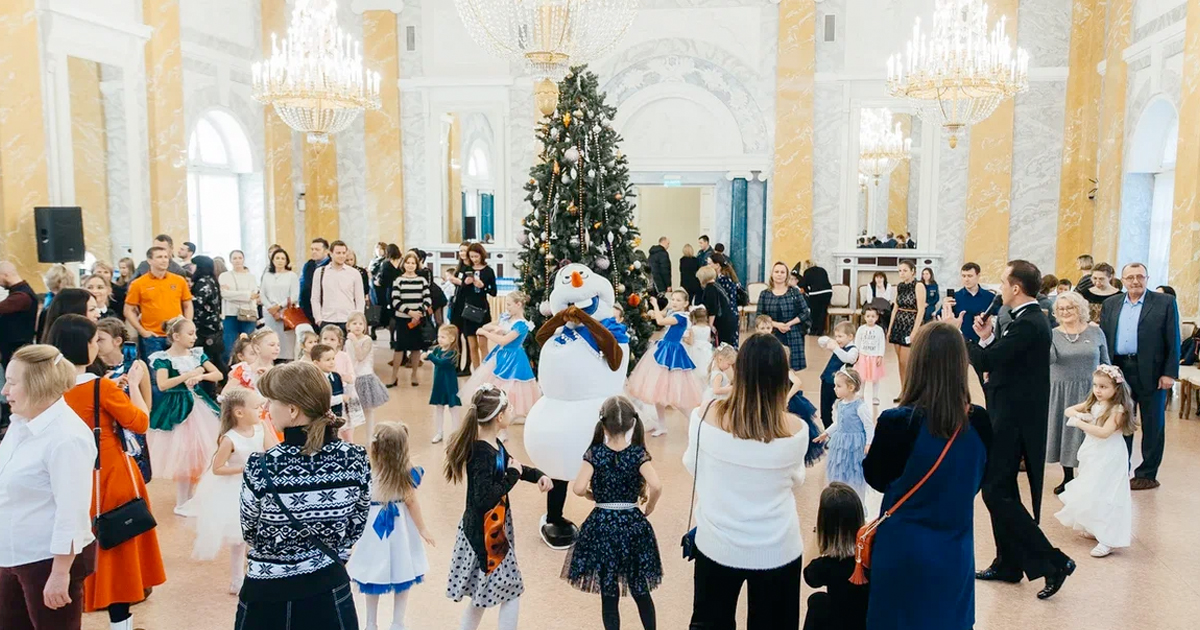 елка в Константиновском дворце