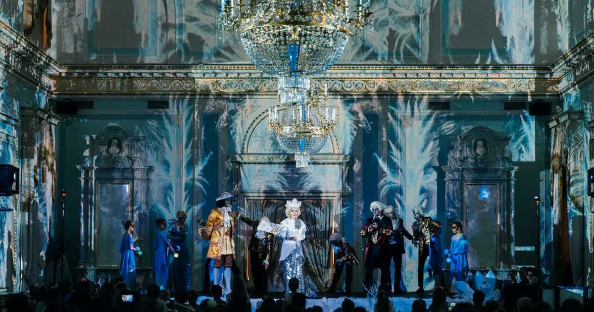 елка в Константиновском дворце