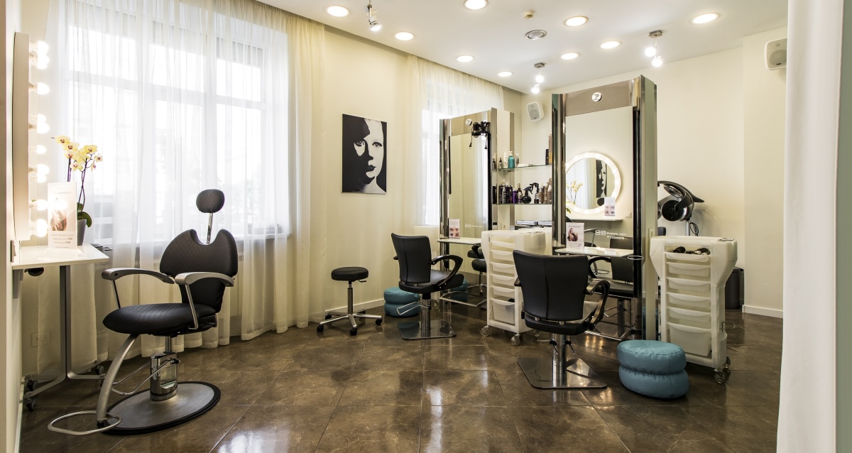 окрашивание в салоне VICTORIA