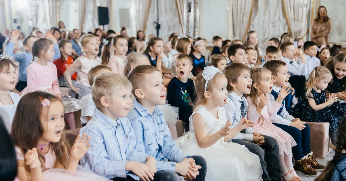 елка в Константиновском дворце