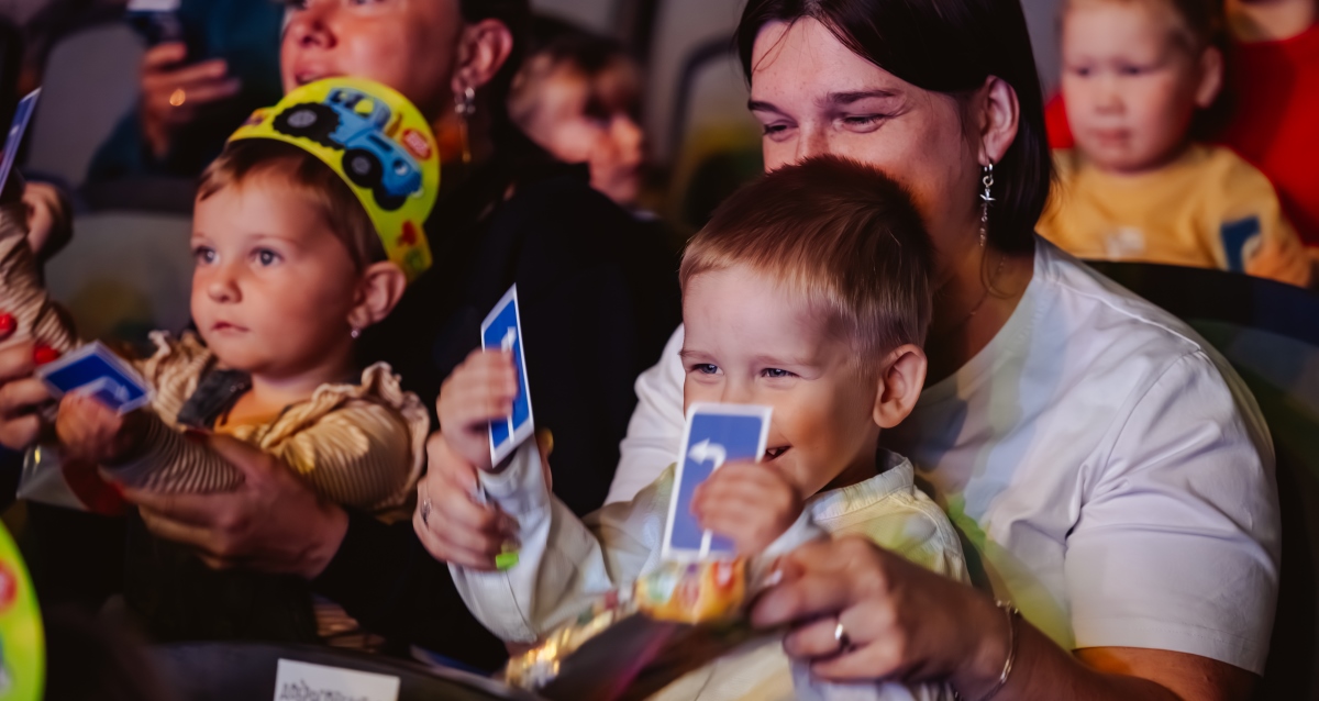 спектакль «Синий Трактор едет к нам»