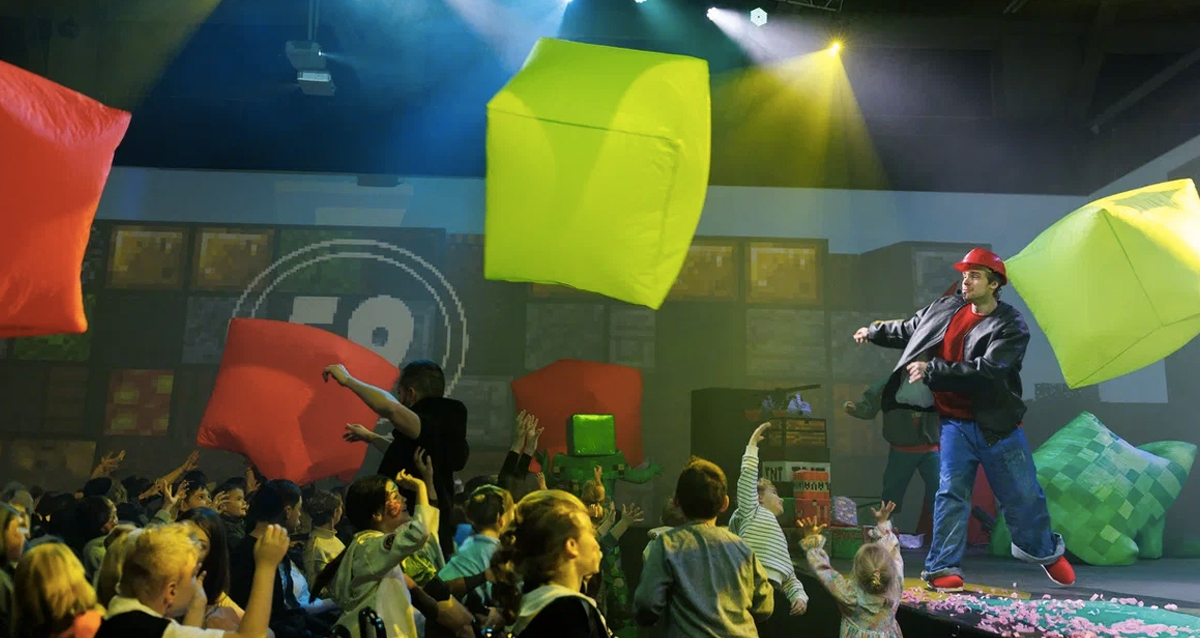 шоу Minecraft vs. Robloх