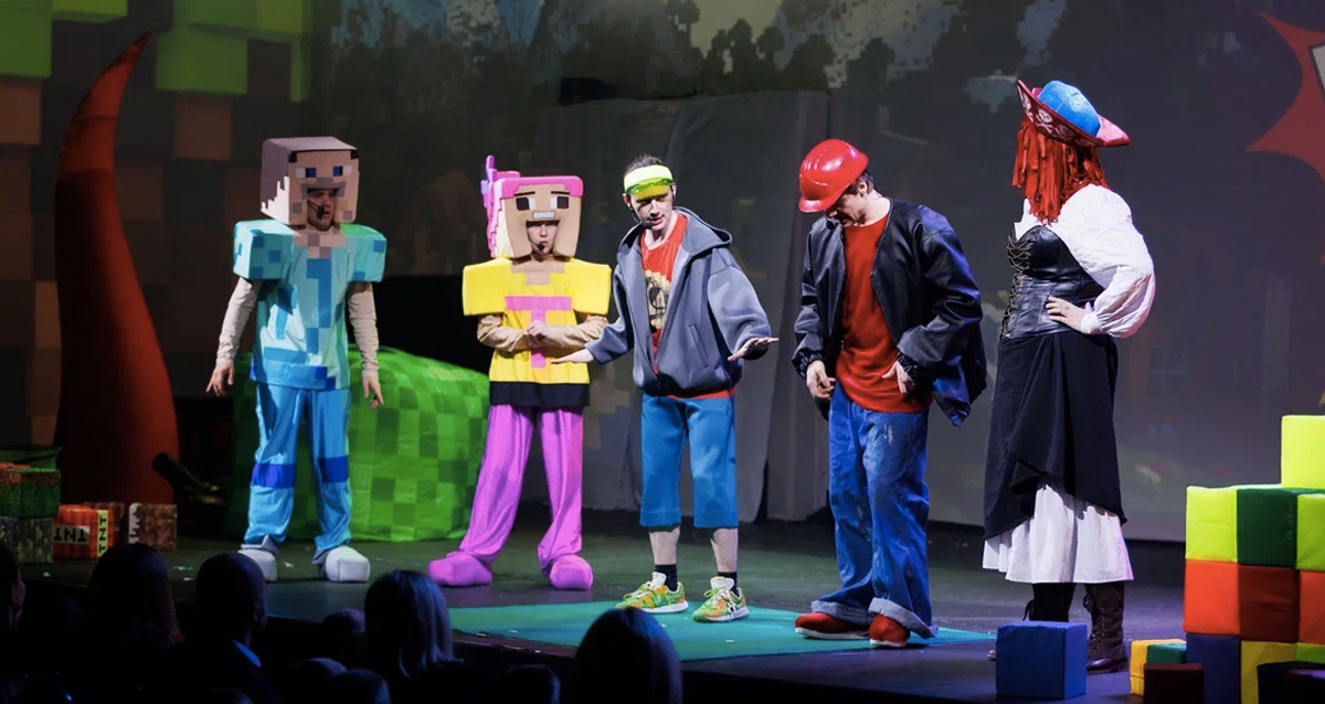 шоу Minecraft vs. Robloх