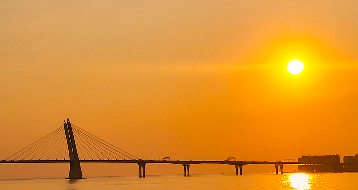 вечерняя прогулка на тепоходе с живой музыкой и экскурсией