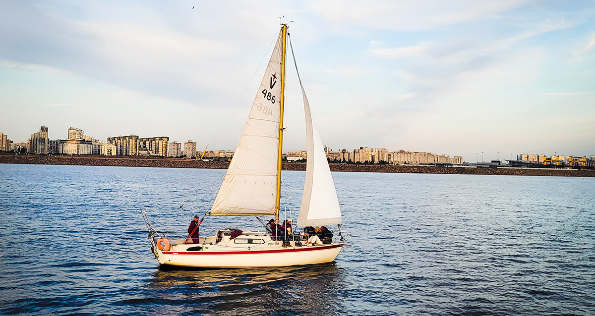 вечерняя прогулка на тепоходе с живой музыкой и экскурсией