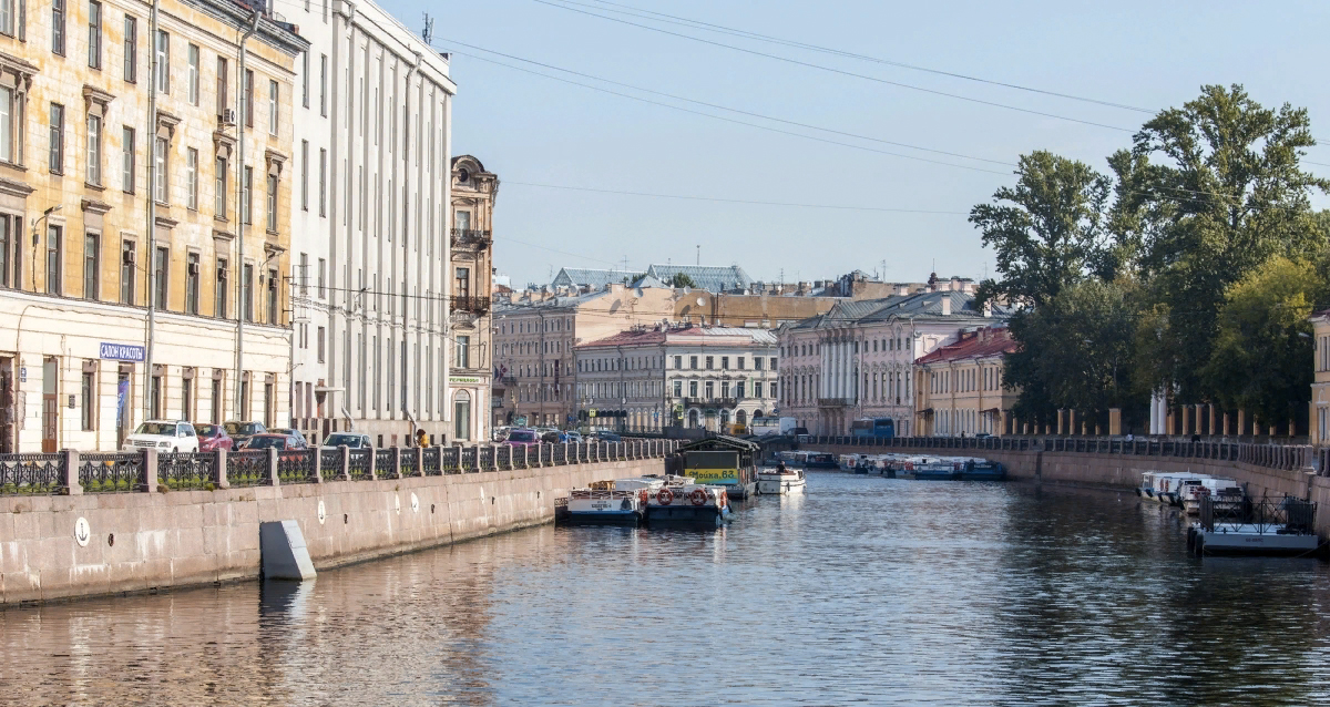 речные прогулки в Санкт-Петербурге