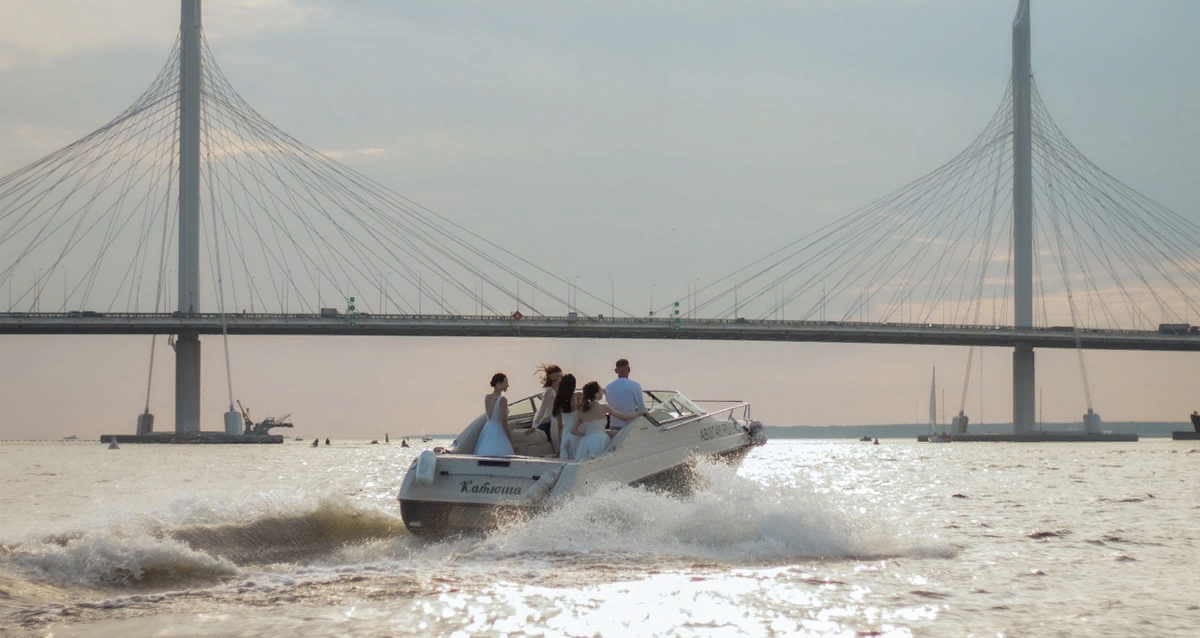 Катание на катере в СПб