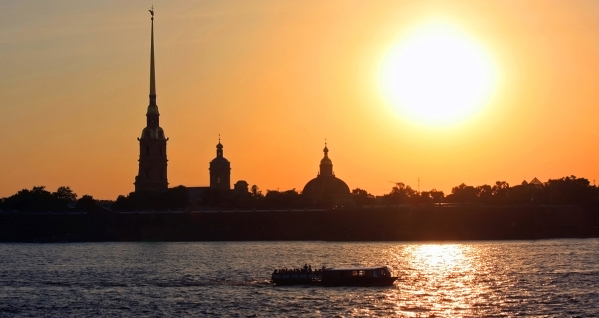 вечерняя прогулка на тепоходе с живой музыкой и экскурсией