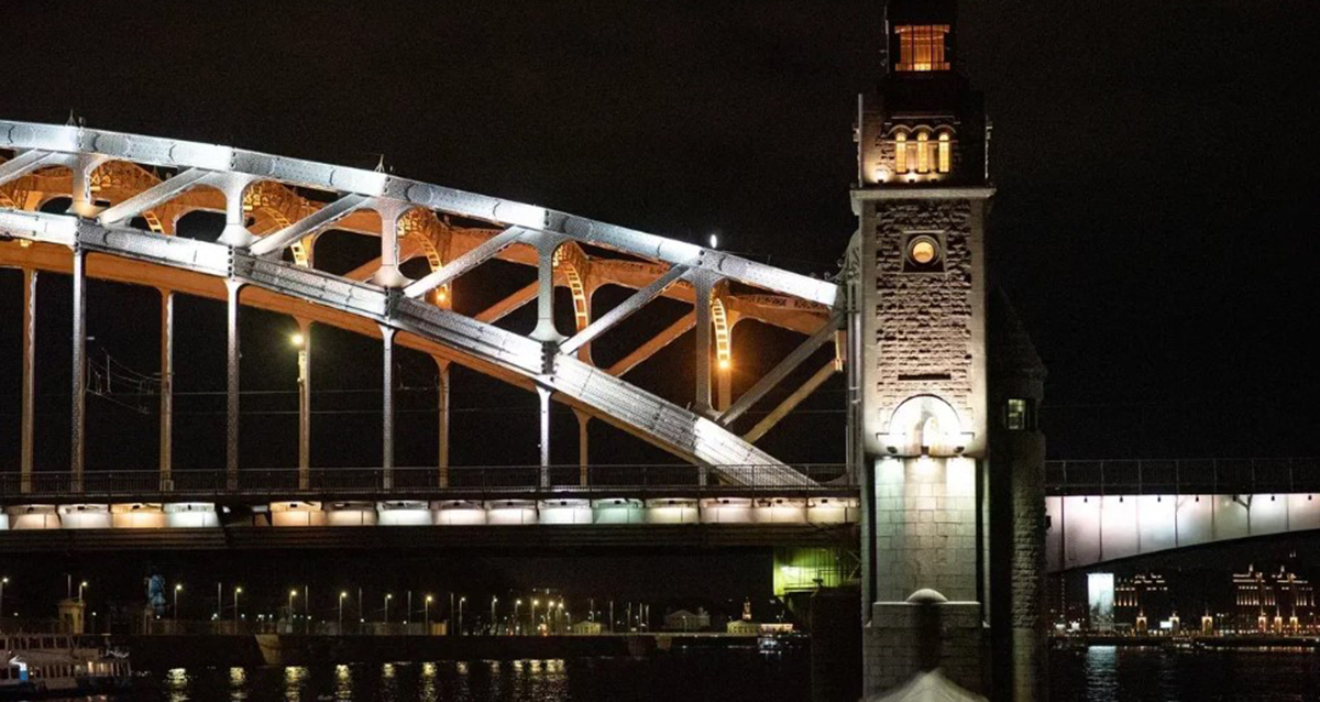 «Разводные мосты и морской фасад»