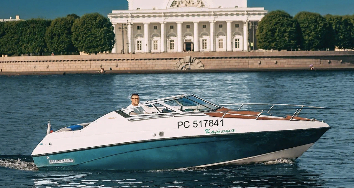 Катание на катере в СПб