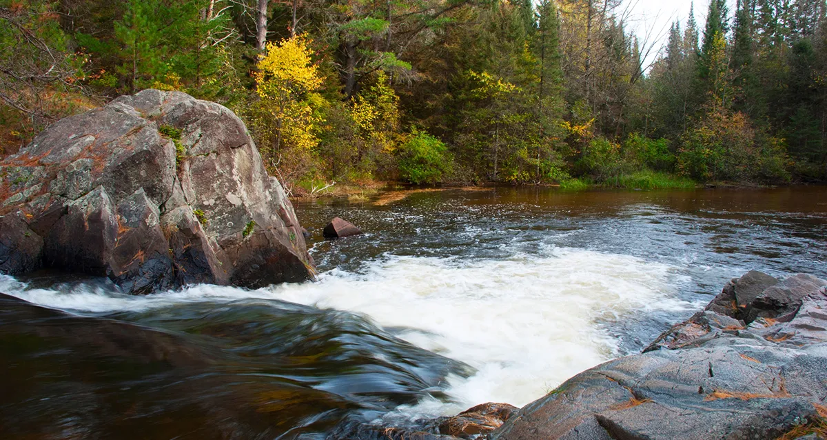 2750 р. за тур «Лучшее в Карелии: водопады, лес, уха и музей в скале»