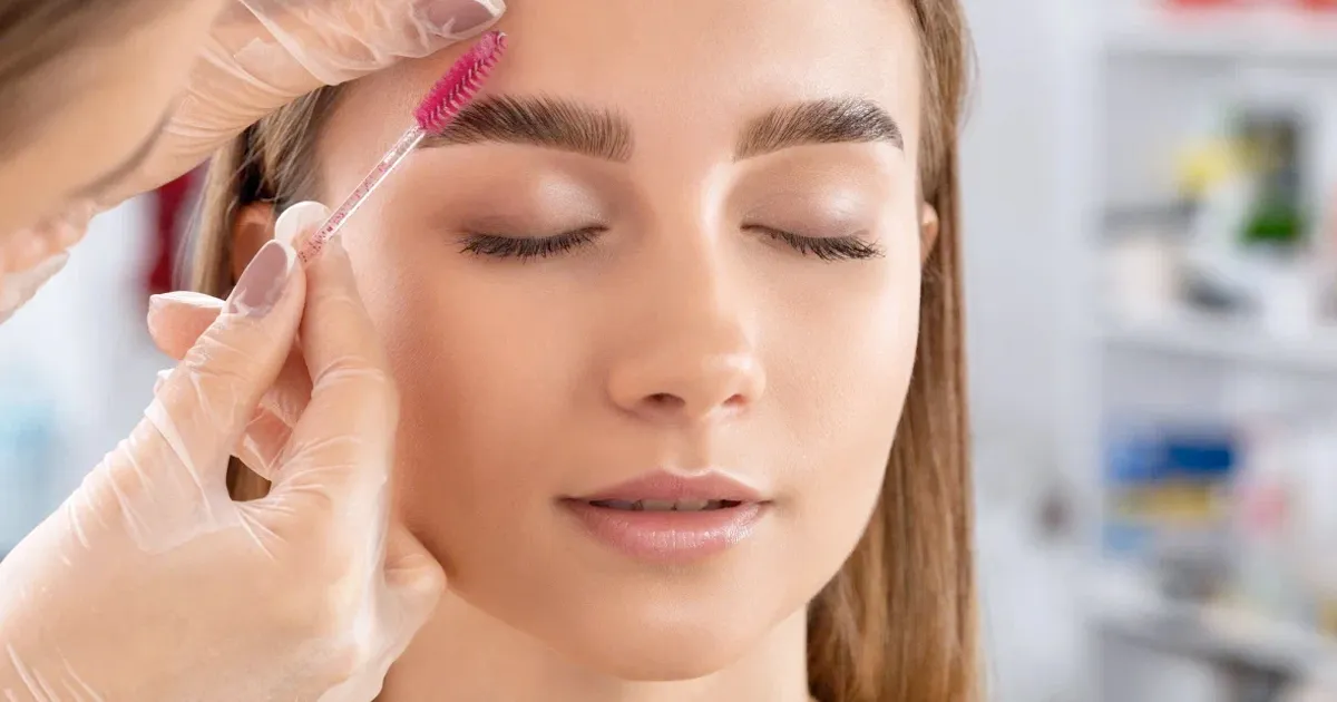 Скидки до 50% на услуги для бровей и ресниц