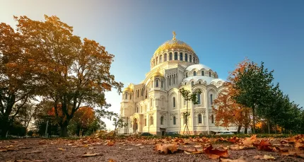 Скидка 35% на автобусный тур «Кронштадт-Петергоф»