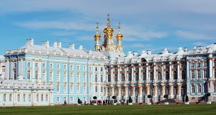 Скидка 41% на экскурсию «Императорское путешествие: Царское село и Петергоф за 1 день»