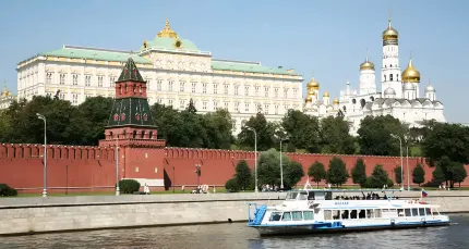 От 390 р. за кремлевскую обзорную прогулку на теплоходе