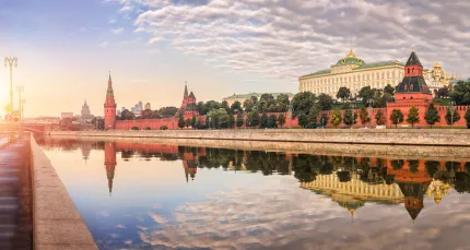 От 450 р. за обзорную прогулку на теплоходе по центру Москвы