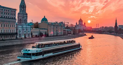 От 1000 р. за теплоходе «Флагман» от Киевского вокзала до Китай-города