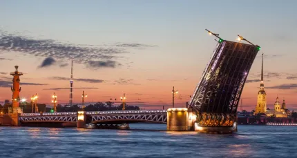 От 1690 р.  за ночной круиз «Весь Петербург: каналы и разведение мостов»