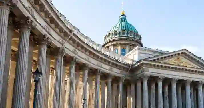 Скидки до 64% на экскурсию «Чудотворные Святыни Петербурга»