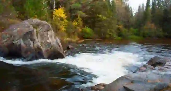 2750 р. за тур «Лучшее в Карелии: водопады, лес, уха и музей в скале»