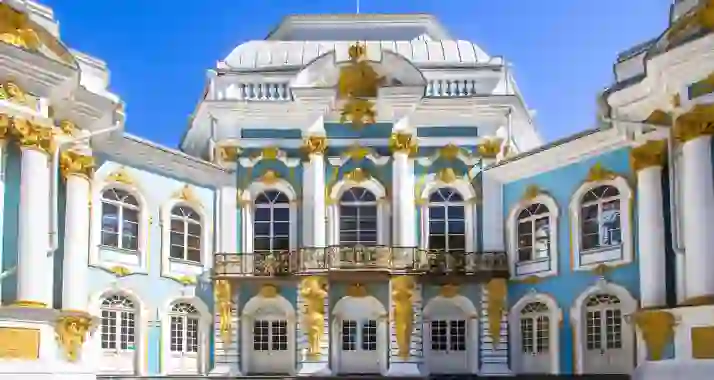 Скидка 35% на автобусный тур «Царское Село — Петергоф. Янтарная комната и фонтаны»