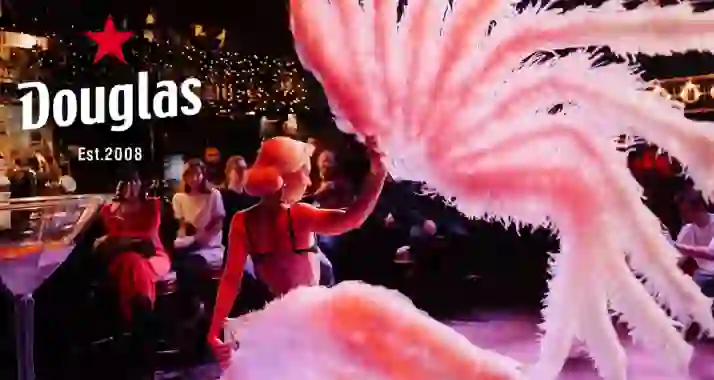 Скидка 35% на Christmas Party с бурлеск-кабаре Madam Boom