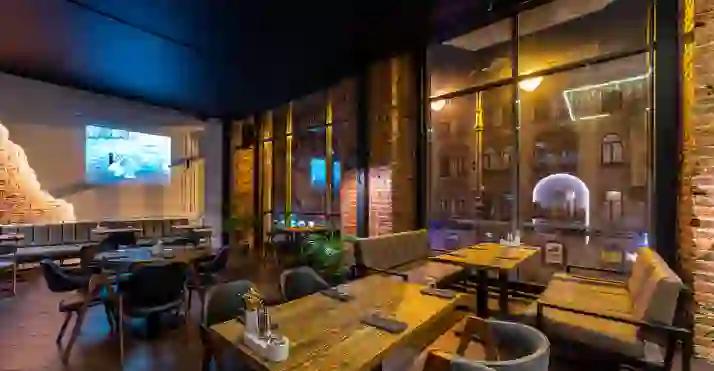 Скидки до 50% в панорамном ресторане «ЛаунжРум» (LoungeRoom) на 5-ти углах 