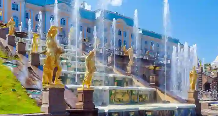 Скидка 41% на экскурсию «Кронштадт-Петергоф: две жемчужины за один день»