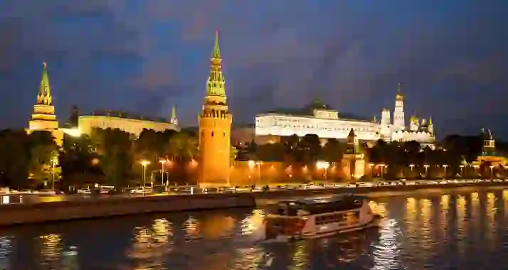 От 590 р. за «Кремлевскую ночную прогулку по Москве-реке от Киевского вокзала»