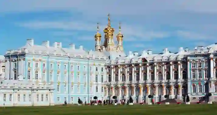 Скидка 41% на экскурсию «Императорское путешествие: Царское село и Петергоф за 1 день»