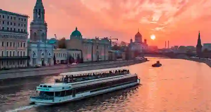 От 1000 р. за теплоходе «Флагман» от Киевского вокзала до Китай-города