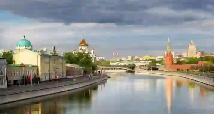 От 100 р. за прогулку «Я гуляю по Москве» по Москве-реке