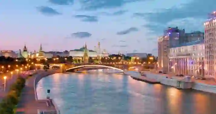 От 1000 р. за прогулку на теплоходе от Нескучного сада до Китай-города