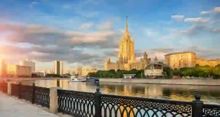 От 800 р. за прогулку на ретро-теплоходе «Лоцман» по центру Москвы