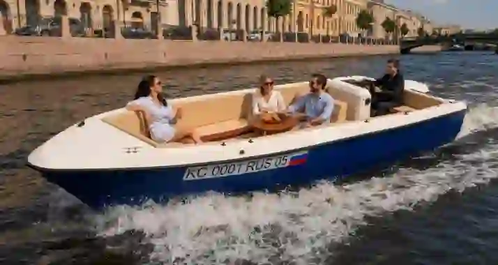 4999 р. за час аренды катера «Сюзанна» на 11 человек